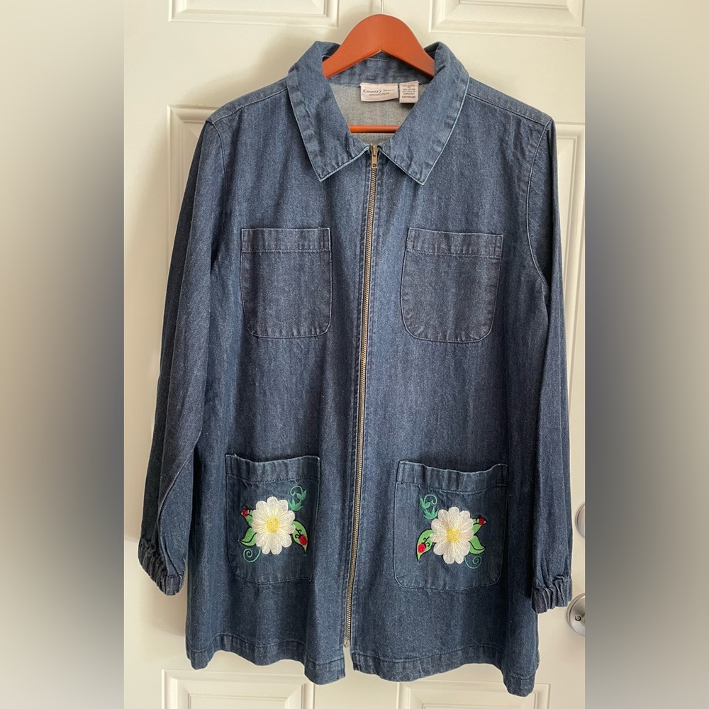 Denim 1X Jacket With Embroidered Flowers On The Bottom Pockets. Lightweight